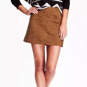 Old Navy Brown Suede A-Line Mini Skirt Women's Size 0 Zipper Back Front Pockets